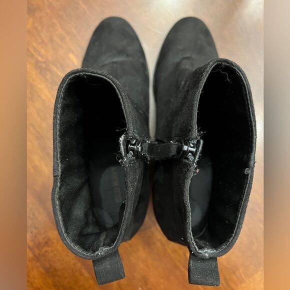 EUC Black Suede Heel Ankle Booties - Size 8 - Picture 4 of 7